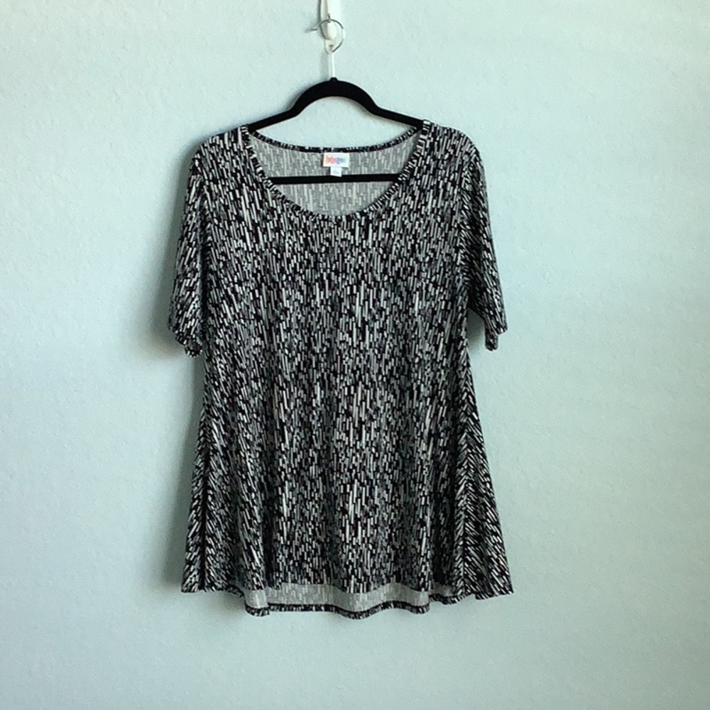 Lula Roe tee shirt